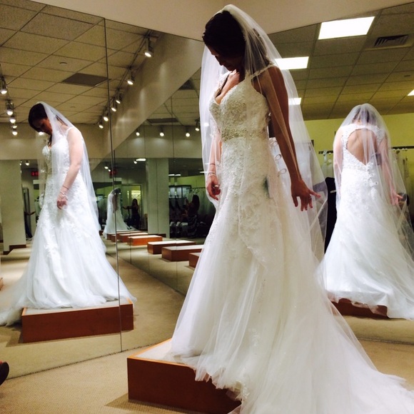Never worn bridal gown and cathedral length veil - Picture 1 of 1